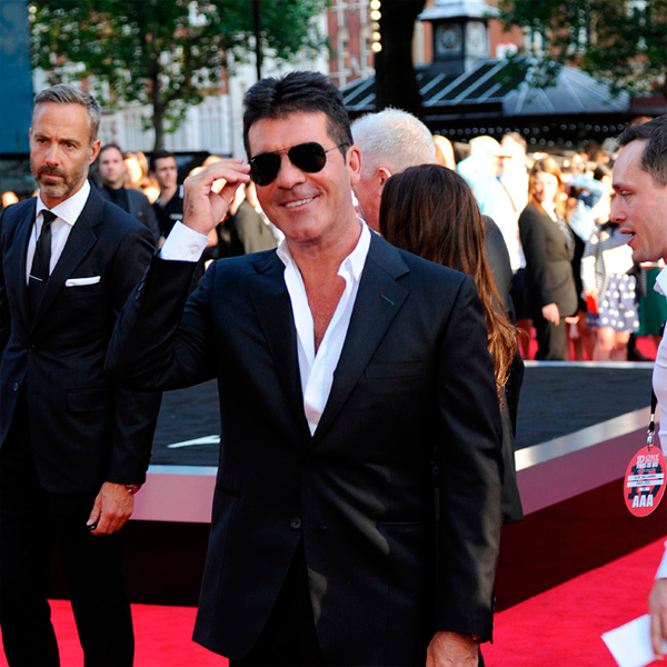 Simon Cowell teria gasto R$40 mil em presente para mãe de seu filho