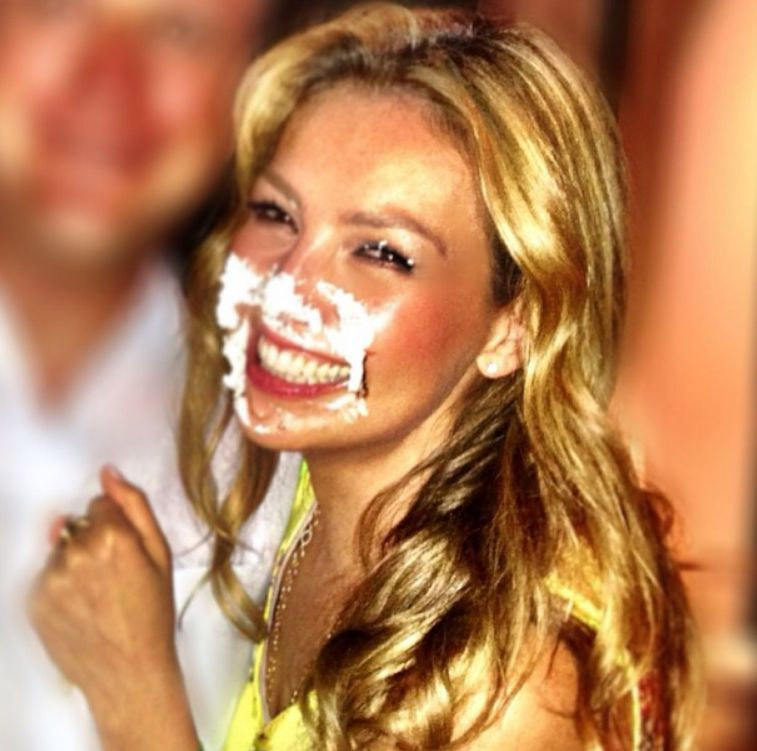 Thalía publica fotos de sua festa de aniversário