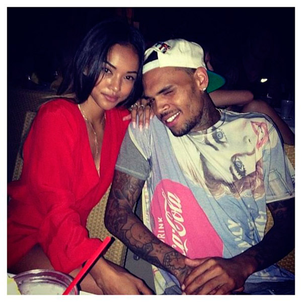 Chris Brown aparece em foto romântica com Karrueche Tran