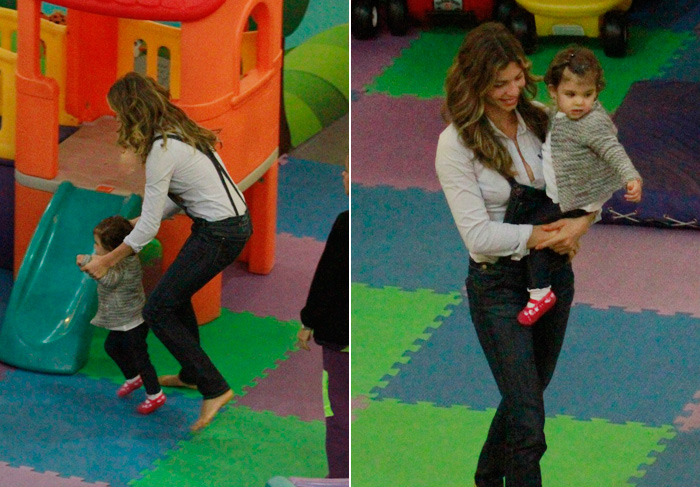 Grazi Massafera se diverte com a pequena Sofia em playground