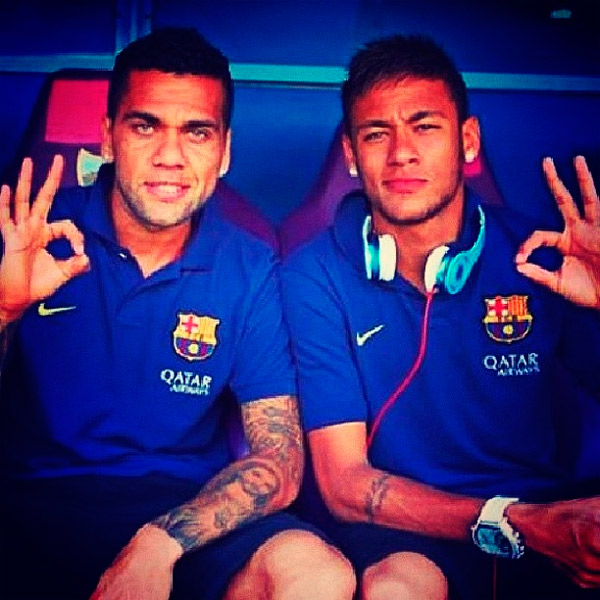 Neymar e Daniel Alves mostram sintonia em foto no Instagram