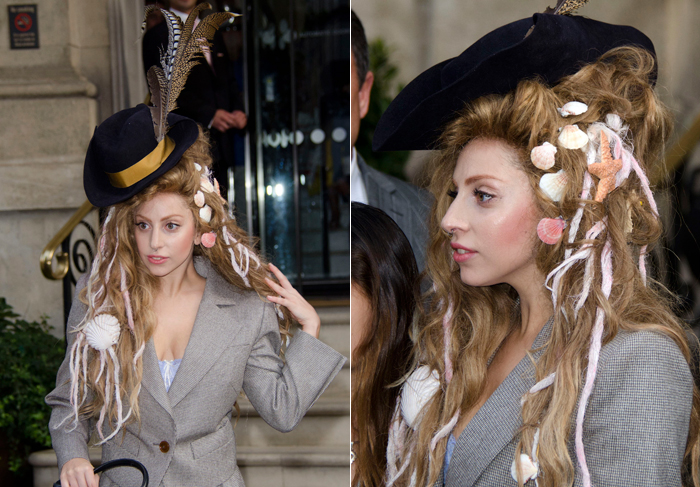 Lady Gaga usa roupa sóbria, mas surpreende com visual, em Londres