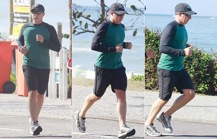 Luciano Huck se concentra na corrida na orla da Barra