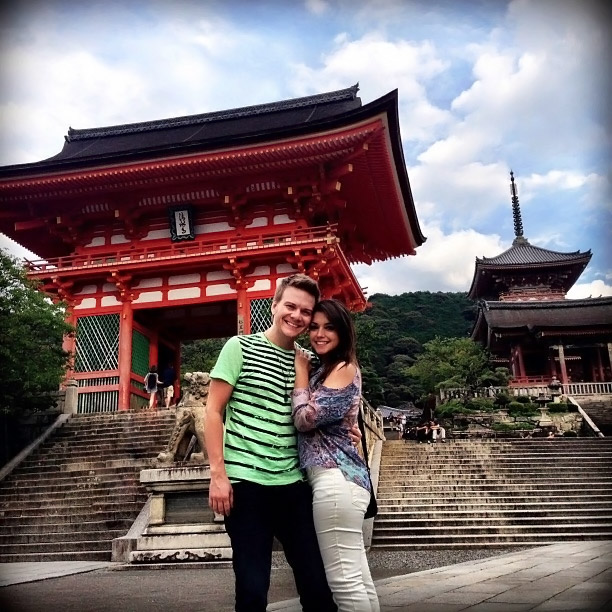 Michel Teló e Thaís Fersoza conhecem lugares turísticos em Kyoto