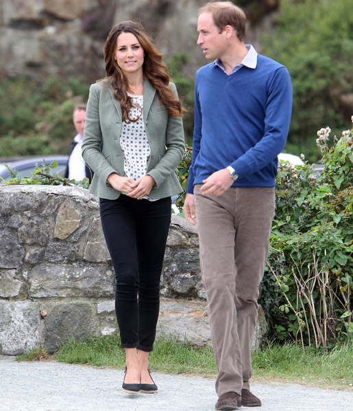  Kate Middleton surpreende e vai ao primeiro evento após nascimento do filho