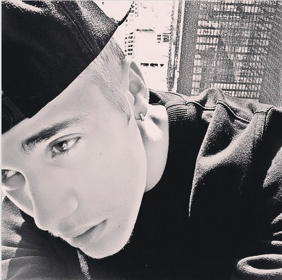  Justin Bieber sensualiza no em rede social