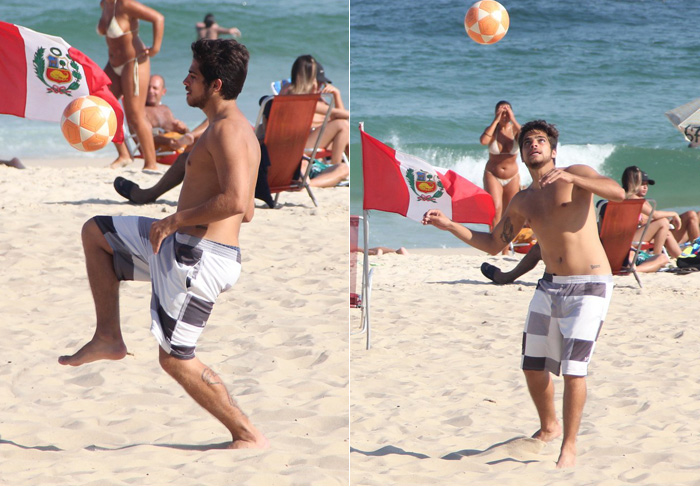 Bernardo Mesquita curte praia de Ipanema com amigos