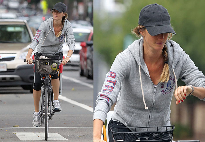 Gisele Bundchen pedala sua bike pelas ruas de Boston