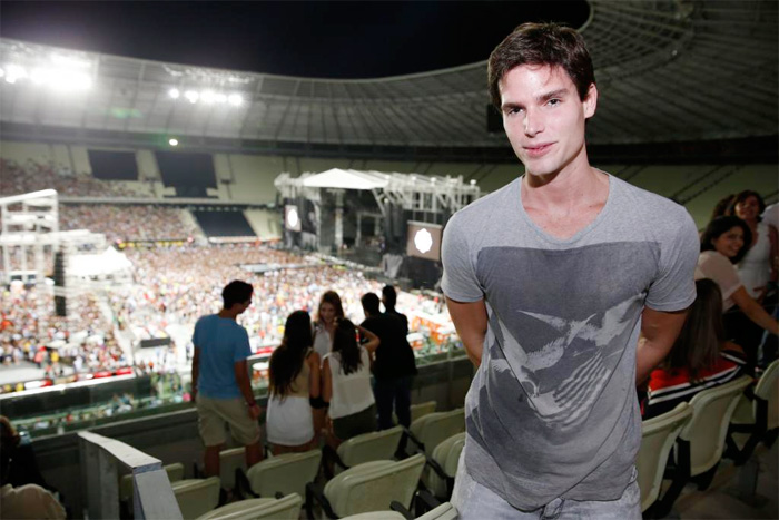 Jonatas Faro e outros famosos aguardam show de Beyoncé