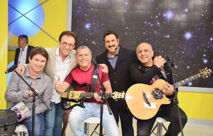 Ratinho faz programa especial para comemorar 15 anos de SBT