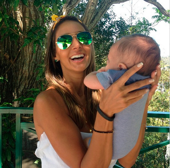 Herdeiro caçula de Eike Batista em foto com a mãe no Instagram