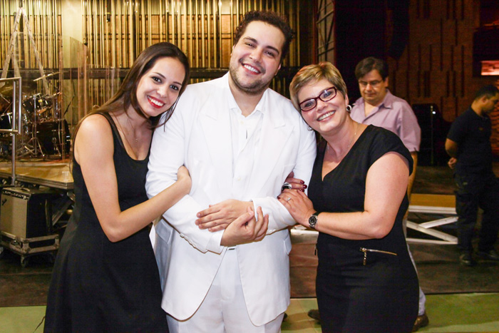 Tiago Abravanel com a irmã e a mãe