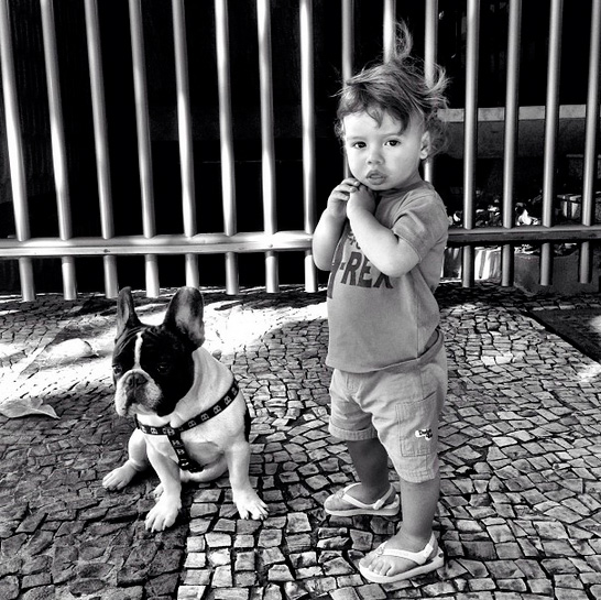 Coisinha mais linda! Veja o filho de Luana Piovani com seu dog