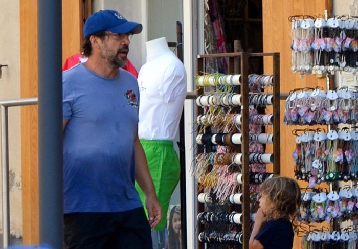 Penelope Cruz passeia pela  ilha de Córsega com Javier Bardem 