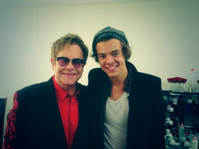 Harry Styles vai a show de Elton John de metrô