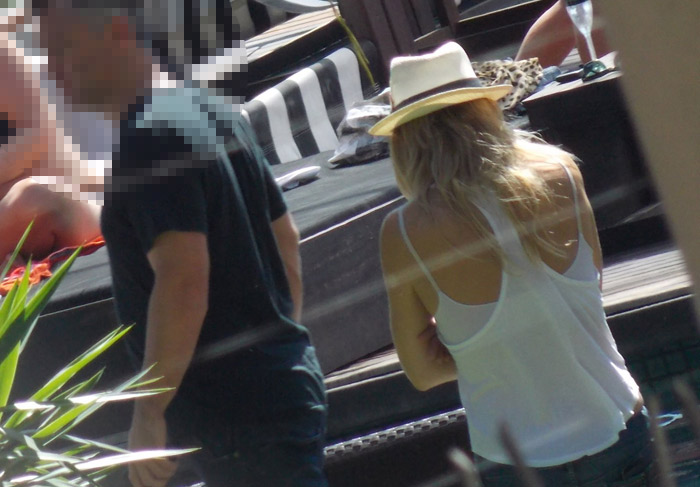 Atriz Kate Hudson chega ao RJ com o marido, o roqueiro Matt Bellamy 