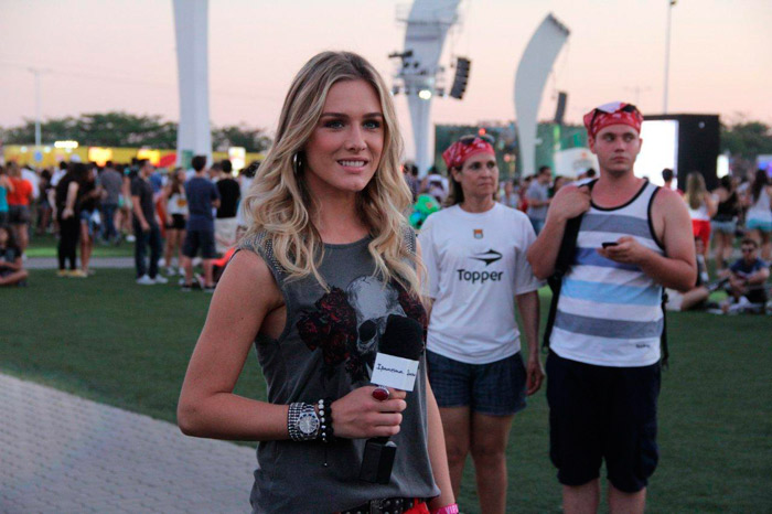 Fiorella Mattheis grava ação durante o Rock in Rio 2013