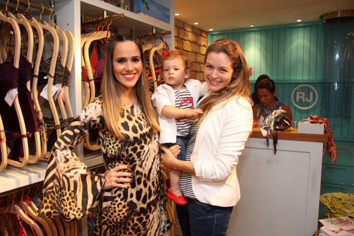  Fiorella Matheis e Bianca Castanho conferem nova coleção da marca Salinas