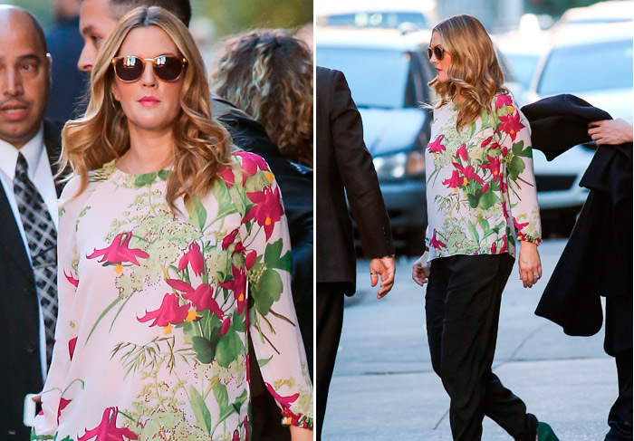 Drew Barrymore deixa estúdio de fotografia com roupa toda estampada