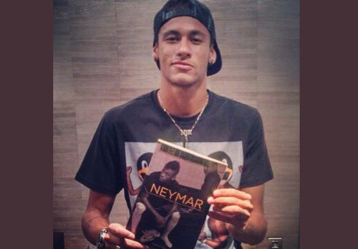 Neymar e o livro que conta sua trajetória