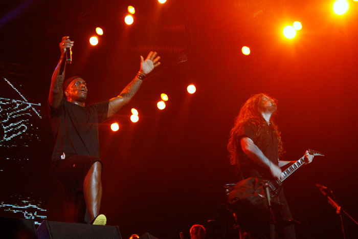 Ídolo do rock demonstrou toda a sua energia durante apresentação do Sepultura