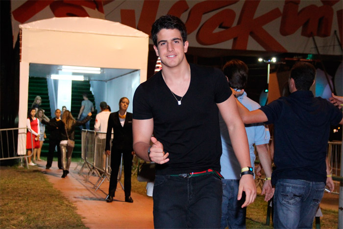 Rock In Rio 2013: Enzo Celulari chega sozinho à Cidade do Rock