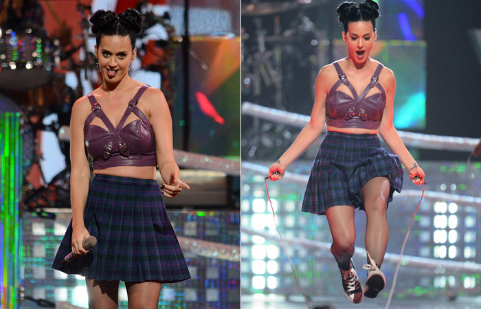 Com cabelo exótico, Katy Perry marca presença no festival iHeartRadio