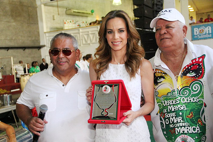 Ana Furtado e integrantes da Grande Rio