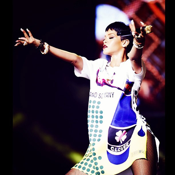 Rihanna conquista público em Singapura e lota arena de shows