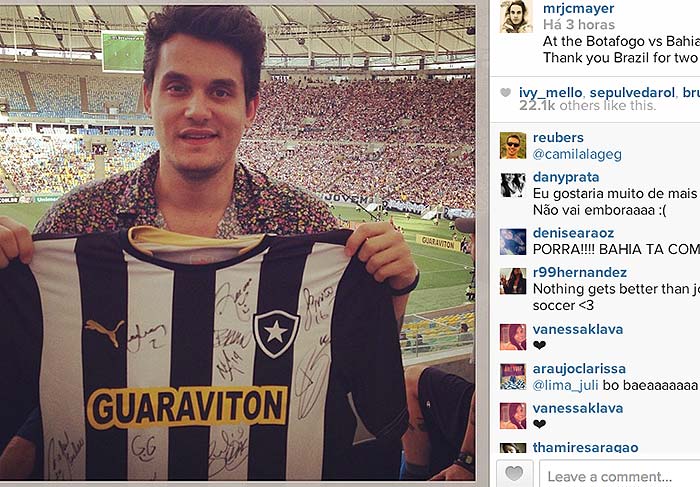 John Mayer vai ao Maracanã e ganha camisa do Botafogo - Reprodução Instagram - O Fuxico