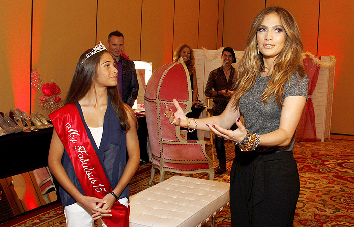 Jennifer Lopez tem tarde de personal stylist com vencedora de concurso