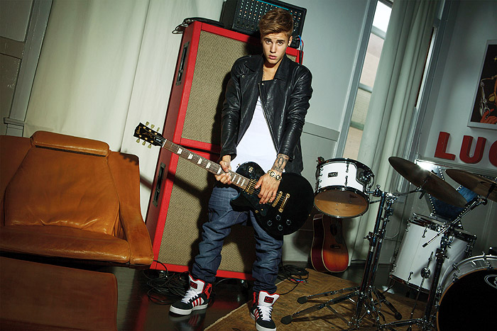 Justin Bieber fotografa para a nova campanha da Adidas NEO