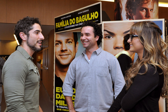  Marcos Mion recebe amigos para pré-estreia de Família do Bagulho