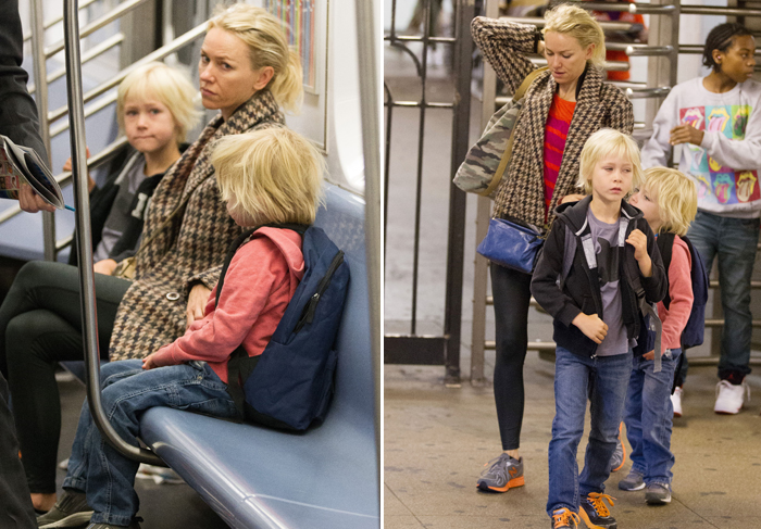 Naomi Watts leva os filhos para a escola de metrô em Nova York