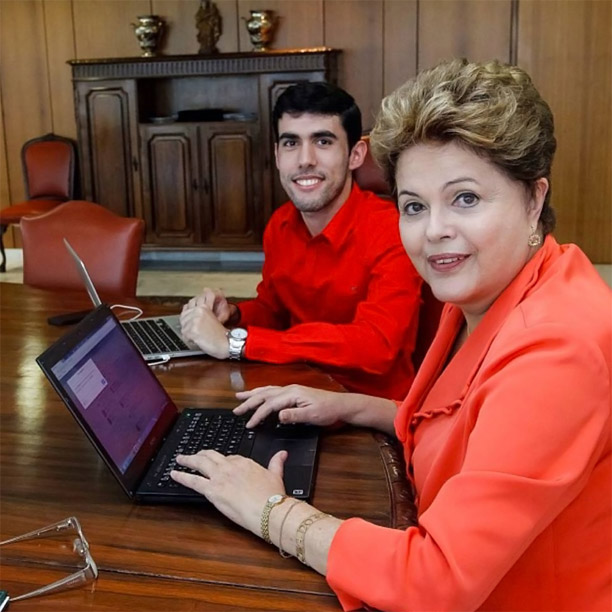 Após 3 anos, Presidenta volta a tuitar e bate papo com Dilma Bolada