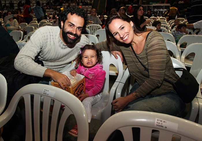 Mariana Belém com o marido Cristiano e a filha Laura