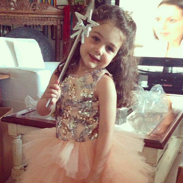 Filha de Jayme Monjardim e Tania Mara faz 3 anos vestida de fada