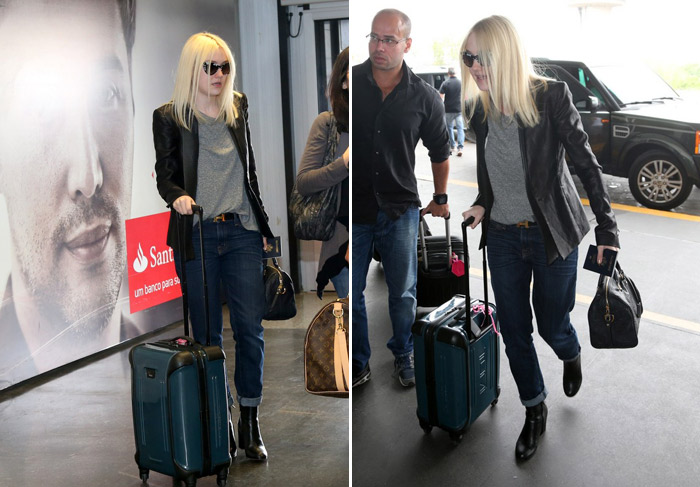 Dakota Fanning atende fãs ao deixar o Rio de Janeiro