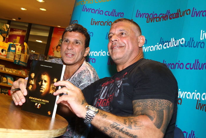 Alexandre Frota lança seu livro super polêmico no Rio