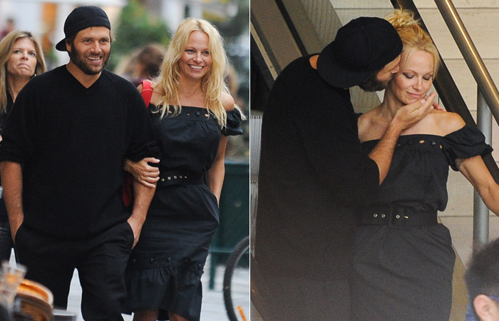 Pamela Anderson e Rick Salomon namoram durante passeio, em Paris