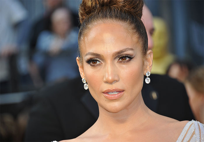 Look das famosas: O estilo latino descolado de Jennifer Lopez 