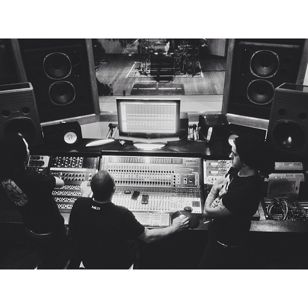 Banda Restart grava músicas inéditas em estúdio