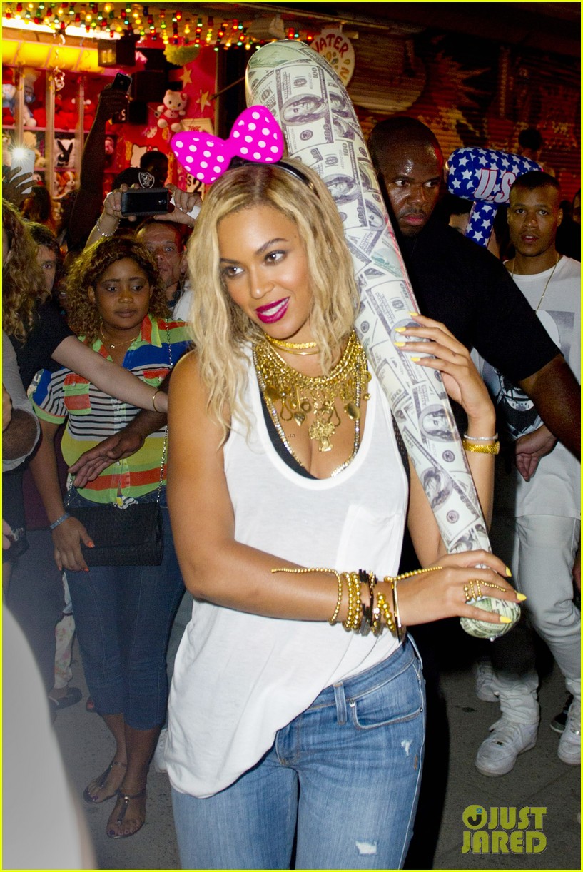 Look das Famosas:  Beyoncé prova que chique é ser simples 
