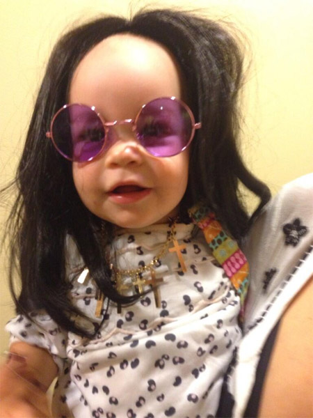 Neta de Ozzy Osbourne se veste como o avô