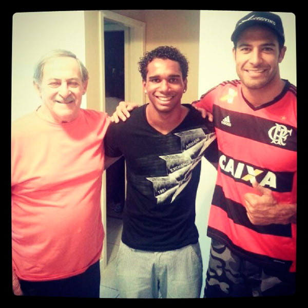 Beto Malfacini posa com a camisa do Flamengo