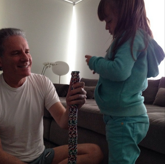 Roberto Justus passa o sábado brincando com a filha Rafaella