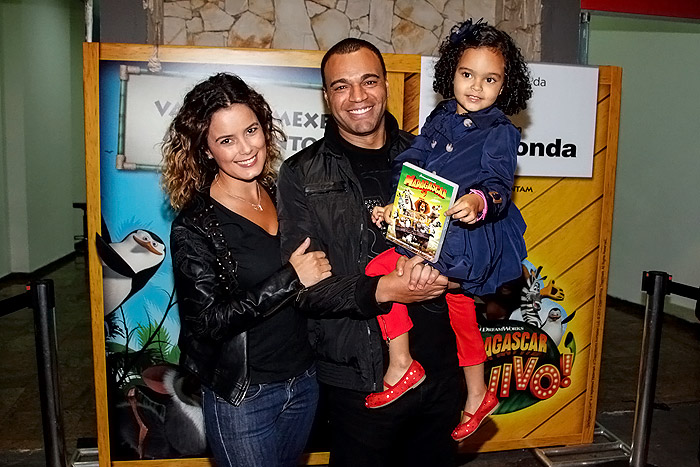 Lucielle de Camargo, com o marido, Denilson, e a filha Maria Eduarda.