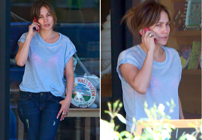 Sem maquiagem, Jennifer Lopez passeia com a filha por Los Angeles