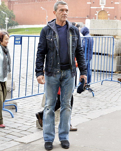 Antônio Banderas visita a Praça Vermelha, em Moscou