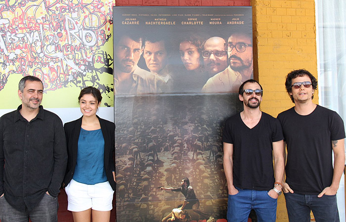 Wagner Moura e Sophie Charlotte participam de coletiva de longa no Rio